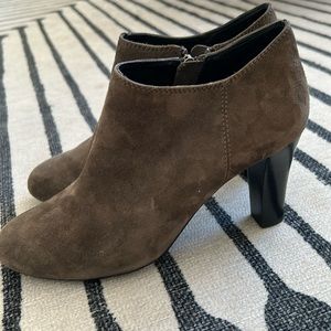 Geox like new size 7 suede booties